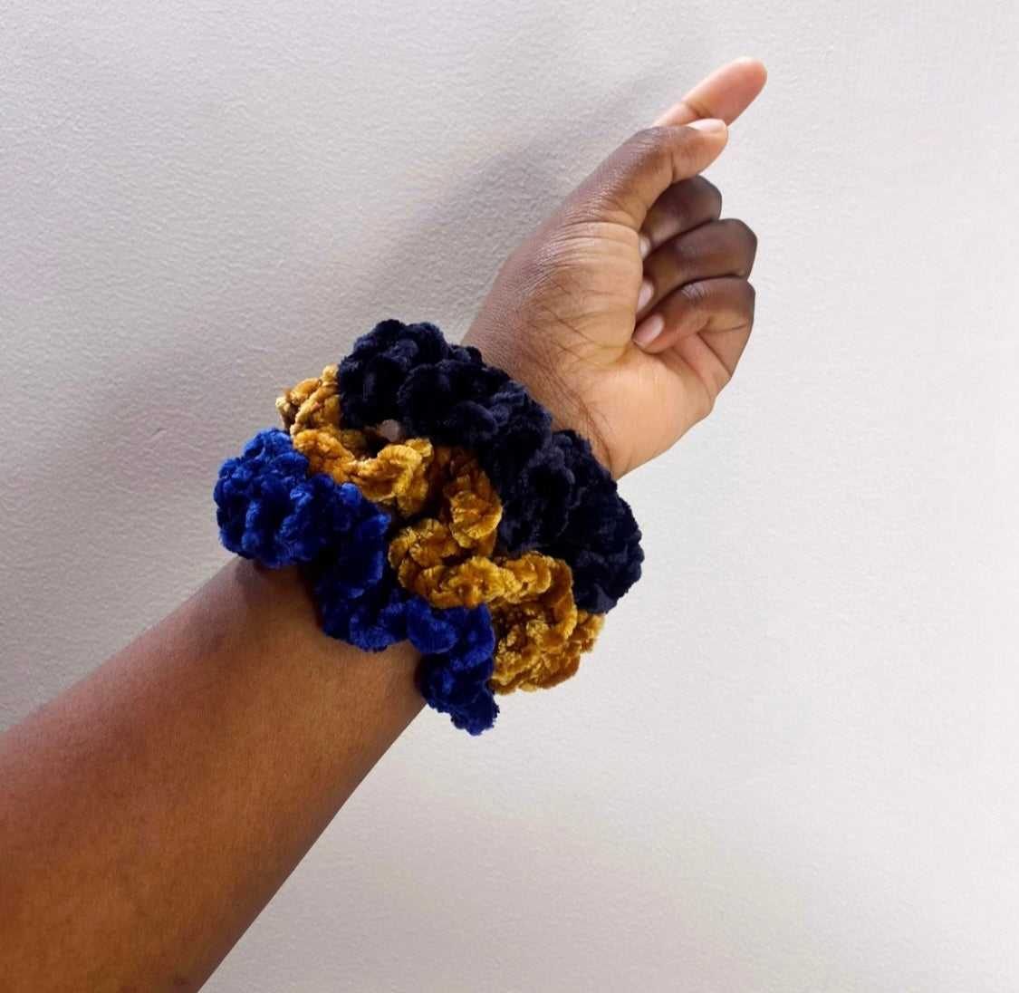 Cozy Ruffles Scrunchie (Set of 3)